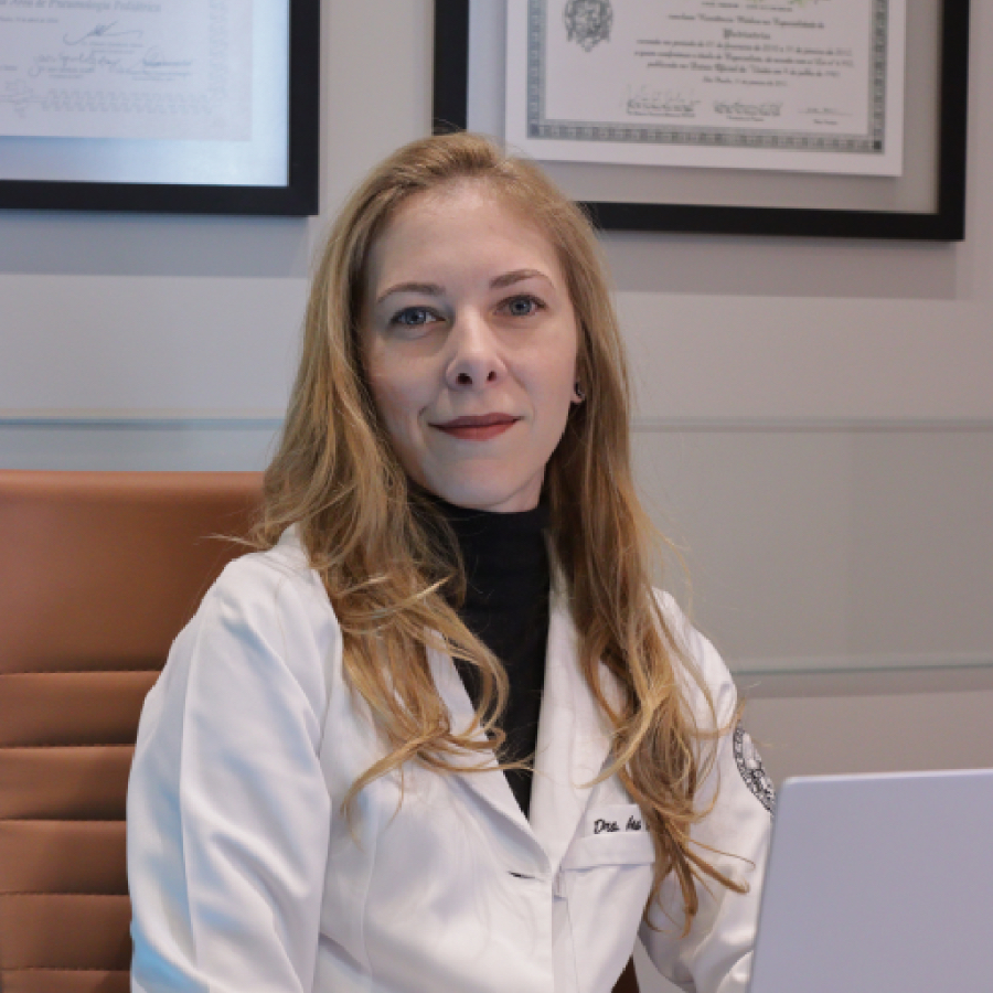 Dra. Ana Carolina Pacheco Nekrycz